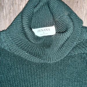 Gently used Hunter green Zenana turtleneck sweater L